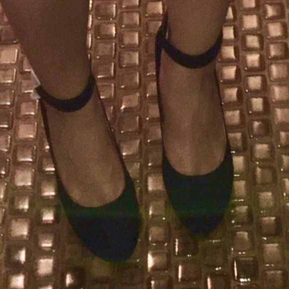 ✨NEW Black wedge ankle heel gold zipper close toe - Picture 5 of 5